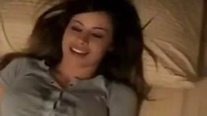 Busty hottie Bunny Colby suger en lång svenska tjejer porn kuk på knäna
