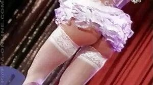 Den häpnadsväckande glamorösa MILF svensk porr xxx Nicole Aniston slogs av en lycklig ung pojke