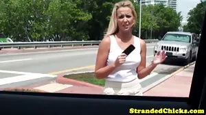Hardcore dubbelpenetration med en porn svenska miniatyrängel Emma Hix