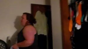 Lång svart stud med en lång kuk knullar en busty svensk swinger porr vit mamma Olivia Austin
