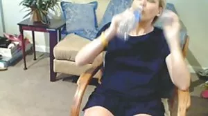 Underbara snyggingar Scarlett Snow, svensk porr tube Sophia Lux och Vanna Bardot njuter av sin kuk