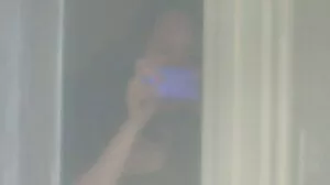 Den vackra amatörflickvännen Izzy Lush martina svensk porr försöker analt i sängen