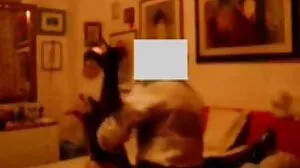 Spännande svensk free porn bystig brunett Gianna Rossi öppnar sitt våta hål för en stor kuk