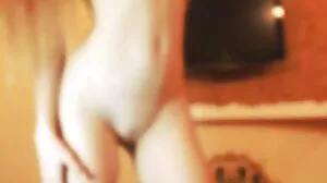 Sexberoende brunett Eliza Ibarra ger mogna damer porr en perfekt deepthroat
