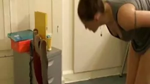 Långhåriga bruden Vanessa Vega stimulerar svenska onlyfans porn hennes hungriga crack