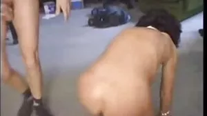 Paige Owens och Emma Hix svensk analsex blir påkörda i sovrummet