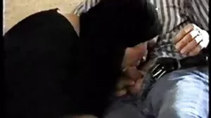 Den söta, stora brunetten Sensual svensk porr tube Jane tvättar sin fitta