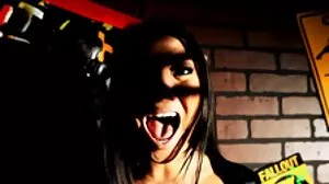 De imponerande svenska porn videos modellerna Aiden Ashley och Lexi Lore njuter av hans stora kuk
