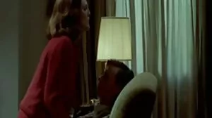 Den mörkhåriga porrfilm gamla damer snyggingen Casey Calvert körd i en vovvestil