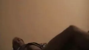 Lång vit brunett Nasty knullar med svensk porr en stor svart penis i köket