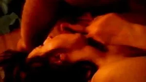 Skönheterna April mogna damer porr Olsen och Harley Haze dunkar i sängen