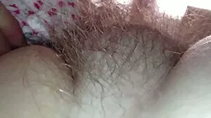 Hårt knulla i sovrummet med en vacker estetisk svensk porn brud Aubree Valentine