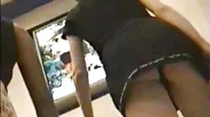 Den häpnadsväckande stora porn svenska bruden Cherie Deville hoppar på en väldigt stor kuk
