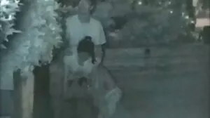 Snygg snygging Lilly Lit hoppar på en lång kuk svenska swingers video som ett proffs