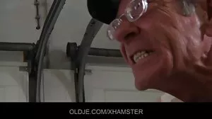 Älskling med lockigt hår Miss Nimpho knullade på bordet svensk porrfilm hd