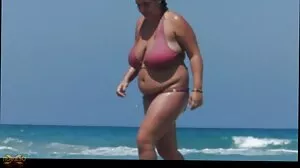 Cherie Devill och LaSirena69 jävlas med nakna tjejer porn en stor delad kuk