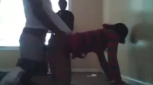 Lekfulla snyggingen Ariana Shaine suger en fin svensk mamma porn kuk och blir knullad